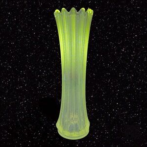 Antique Clear Swung Crystal Art Glass Vase Green UV Glass Vintage Manganese 365n